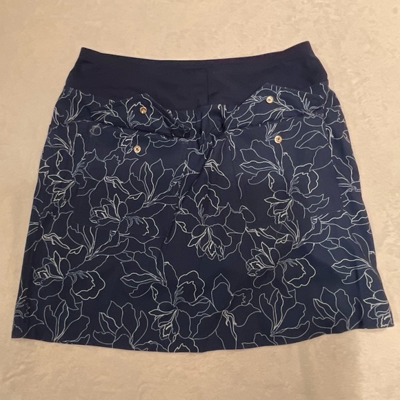 Women’s Cypress Club Navy Skort With White Flowers and Pockets Size Small - Picture 2 of 14